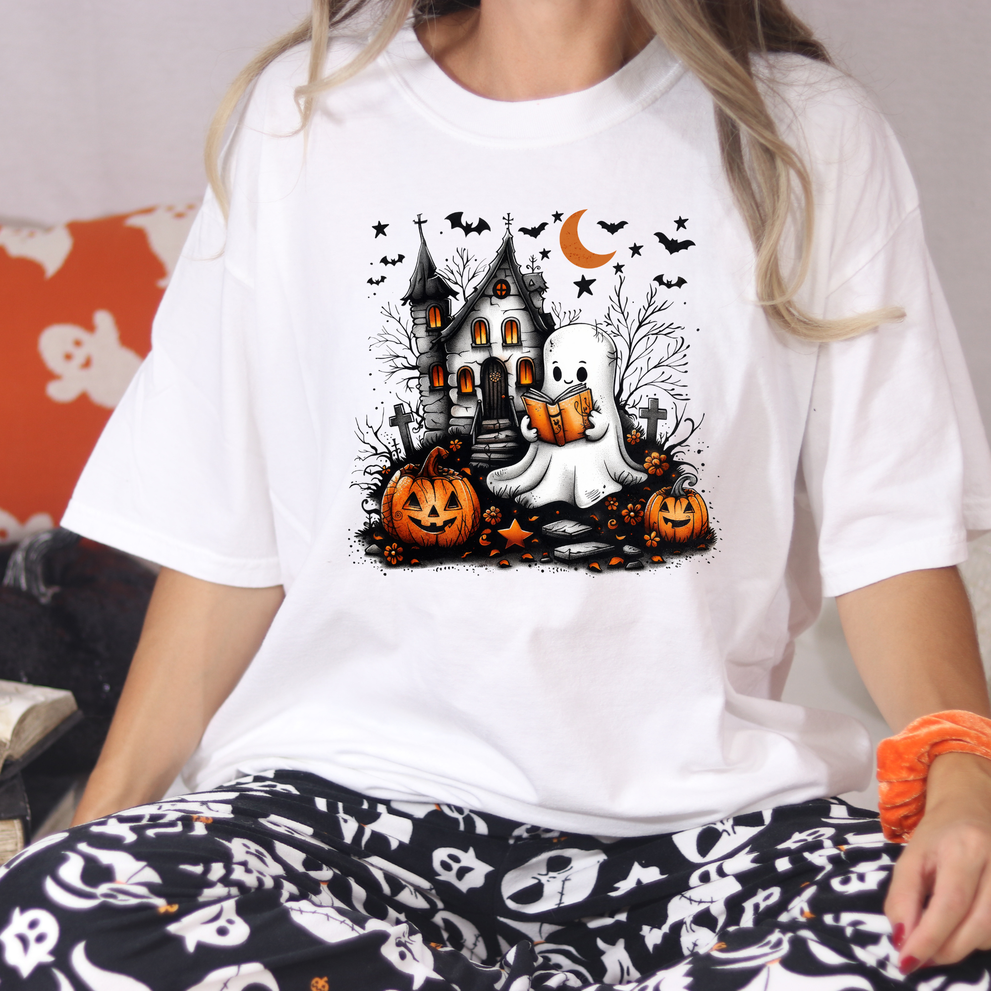 ghost reading book spooky halloween tshirt for book lovers