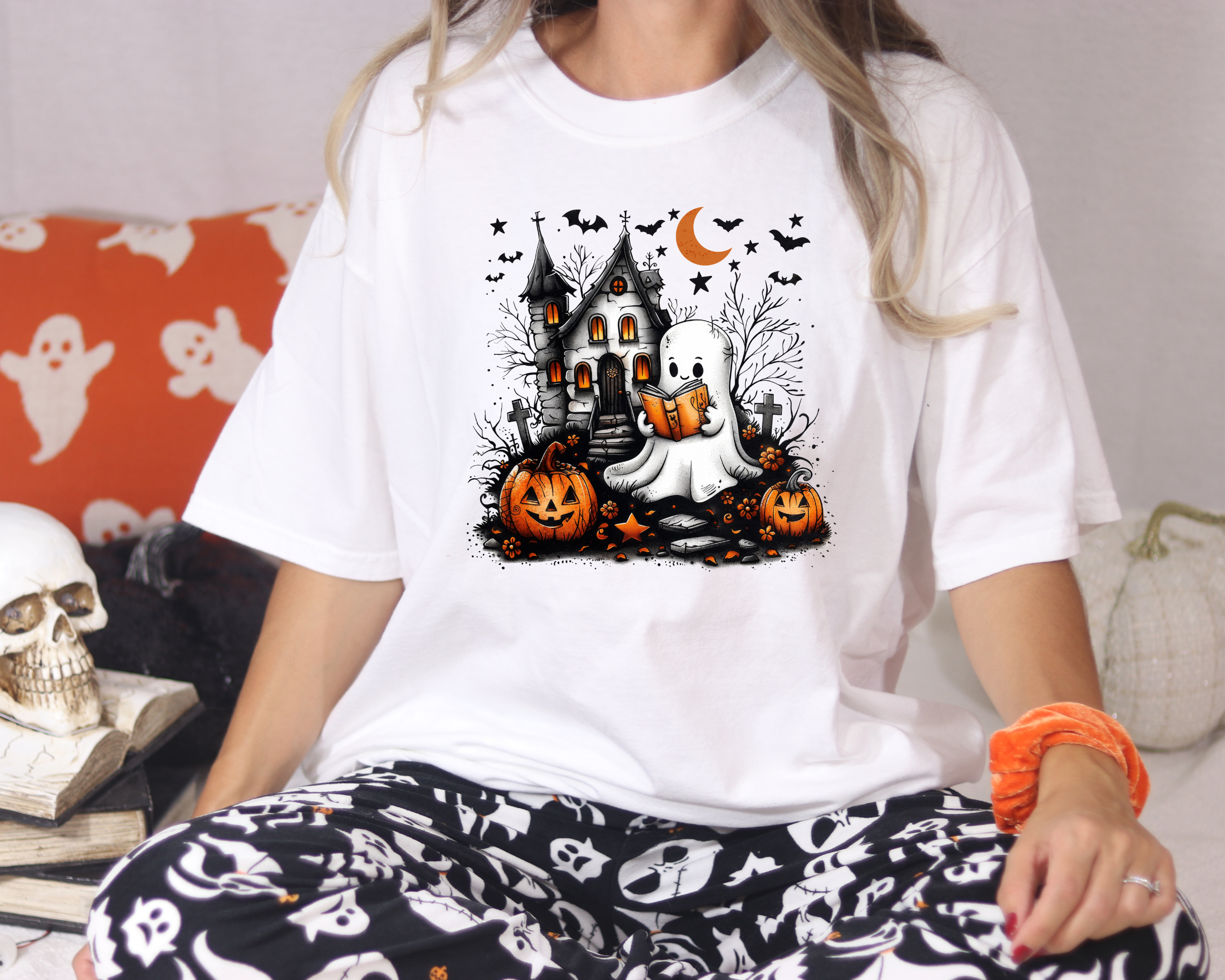 ghost reading book spooky halloween tshirt for book lovers