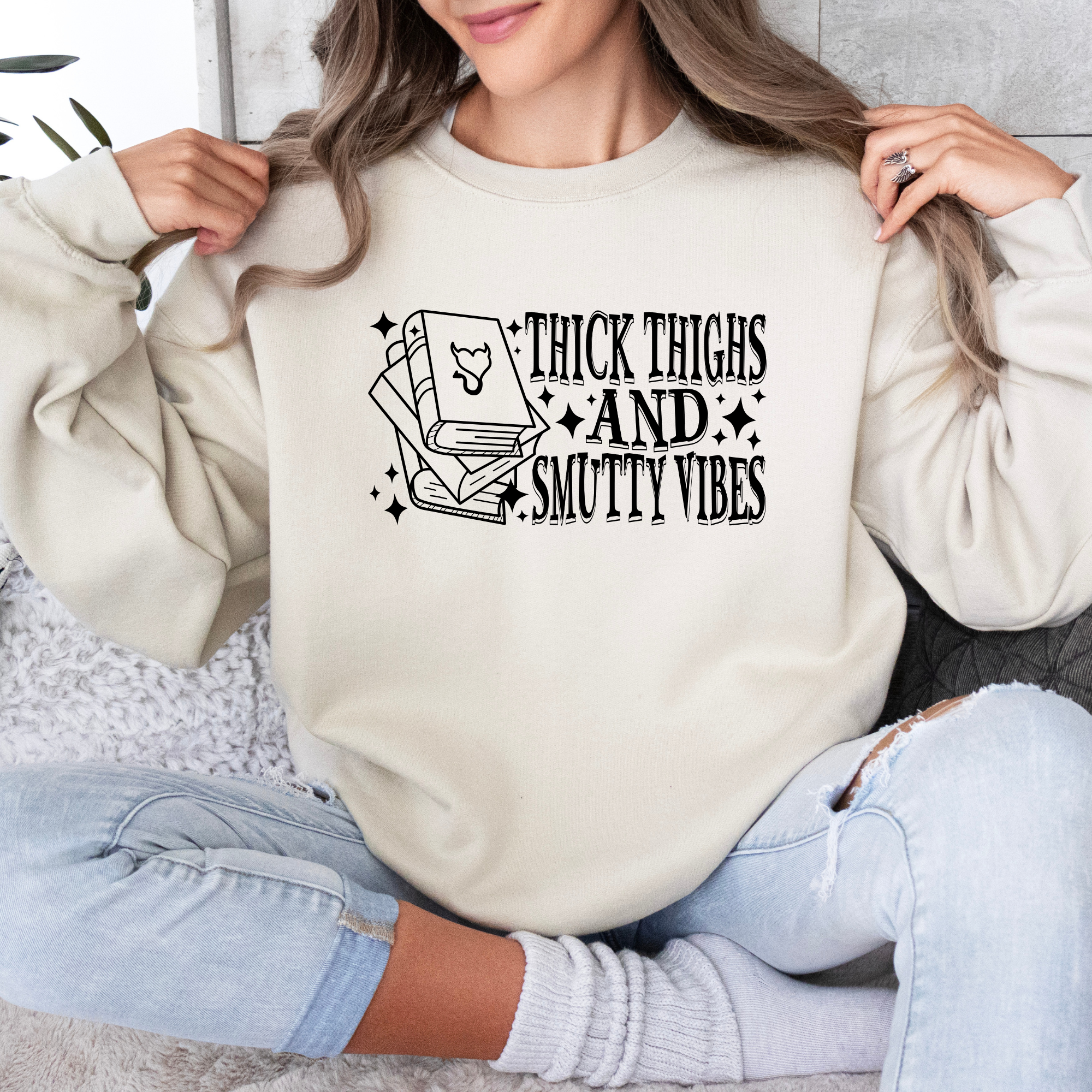 book lover sweatshirt that says thick thighs and smutty vibes