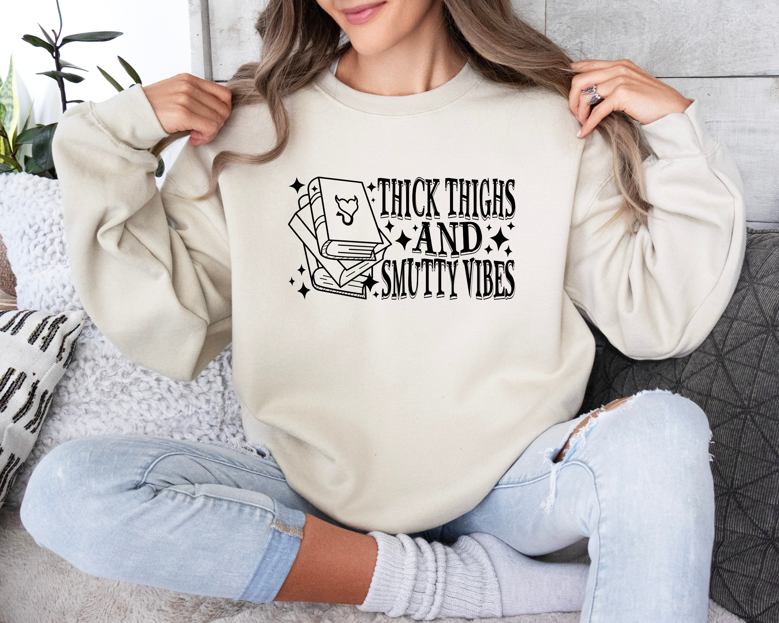 book lover sweatshirt that says thick thighs and smutty vibes
