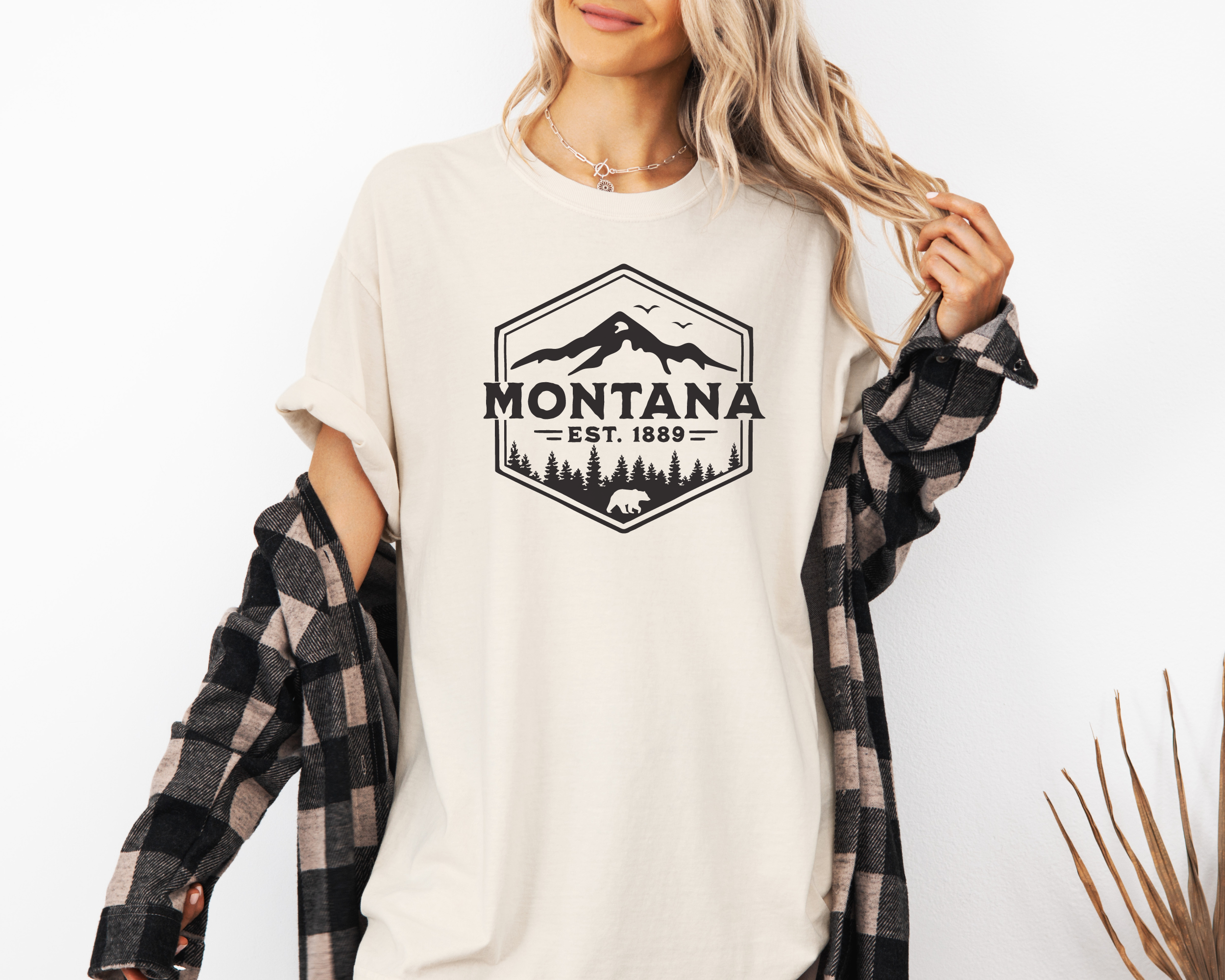 Montana graphic tee in the color ivory
